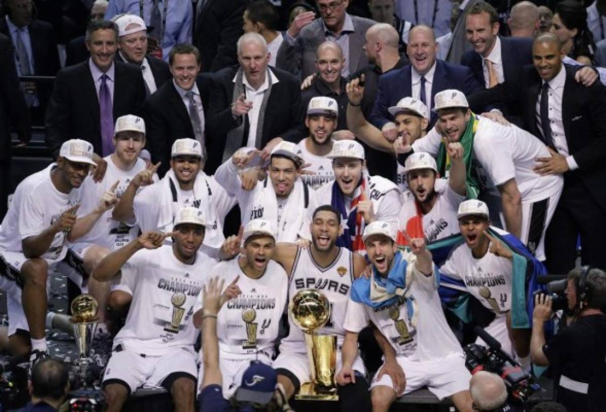 Los últimos 11 equipos campeones de la NBA, Warriors busca el triplete