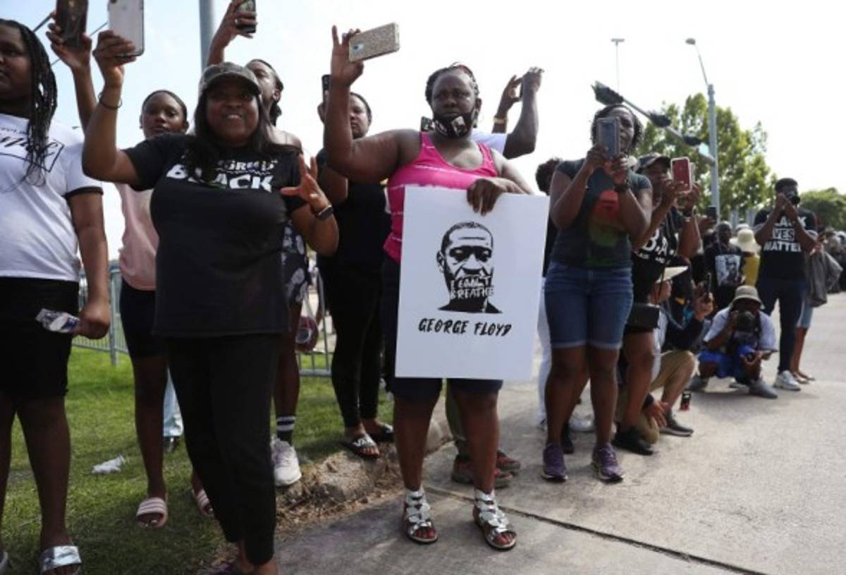 Las dolorosas imágenes del funeral de George Floyd: su último adiós y será enterrado al lado de su madre