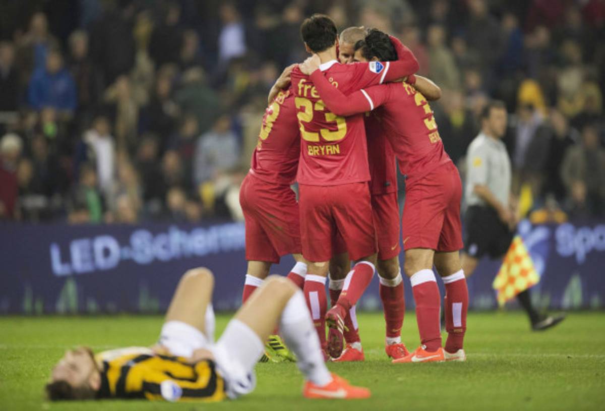 El PSV de Bryan Ruiz lleva 7 victorias al hilo y busca entrar en Champions