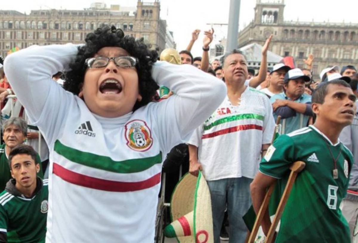 Dolorosas imágenes: Aficionados de México rompen en llanto por eliminación en Rusia