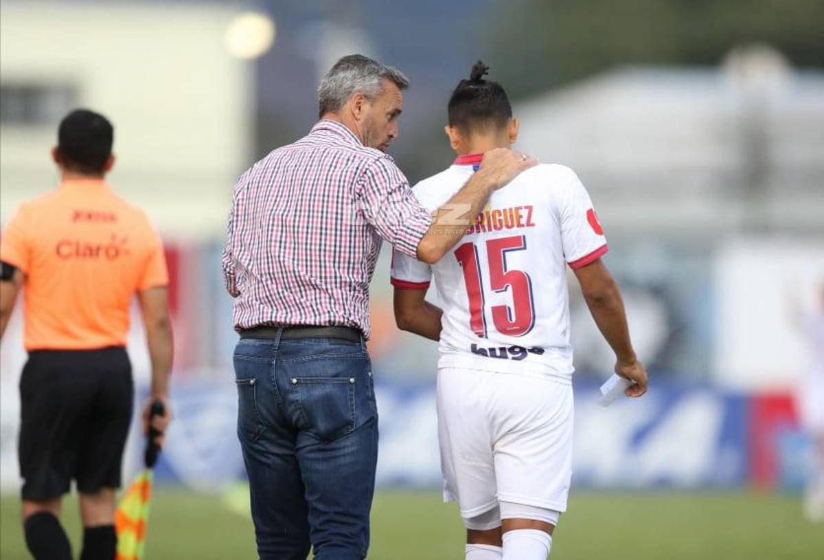 No viste en TV: El debut de Lavallén con Olimpia, hermosas chicas y el “diluvio” en Puerto Cortés
