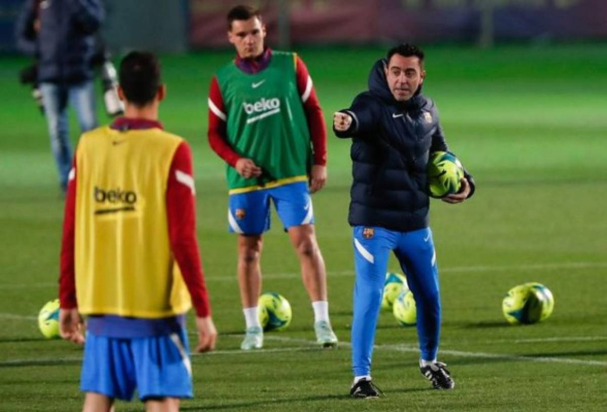 Saludo a Dani Alves, Xavi con nuevo invento y recupera la alegría: Así fue el último entrenamiento del Barcelona