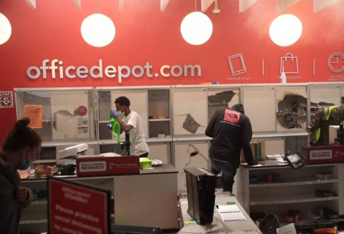 Desolada, destruida y en toque de queda: Minneapolis, una ciudad en 'guerra' en medio del coronavirus