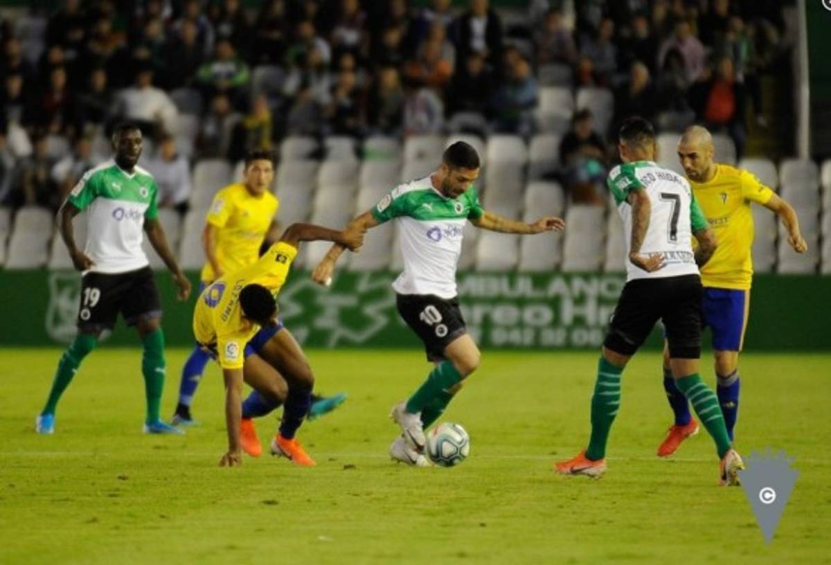 FOTOS: Titular y gol anulado, así fue el debut de Choco Lozano con el Cádiz