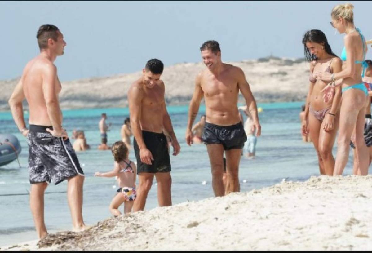 La esposa de Diego Simeone luce su cuerpazo en sus vacaciones en Formentera