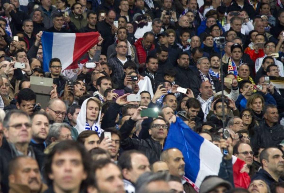 Emotivo homenaje a las víctimas de los atentados de París