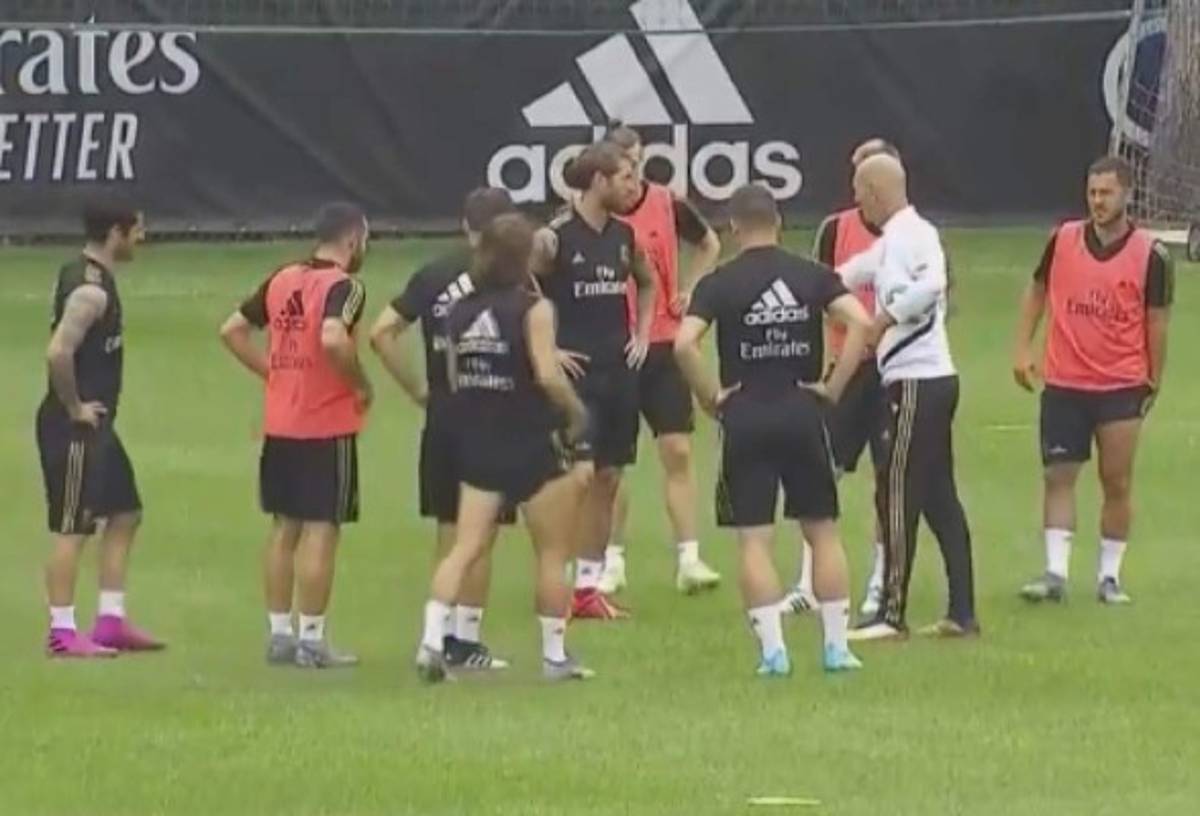 Así fue el regreso de Zidane a la pretemporada del Real Madrid tras la muerte de su hermano