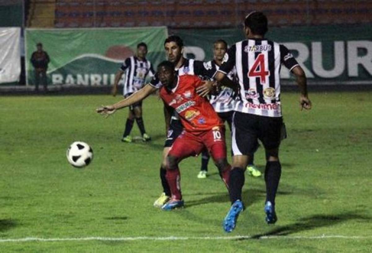 Guatemala: Tres jugadores renuncian y Halcones FC sigue sin técnico