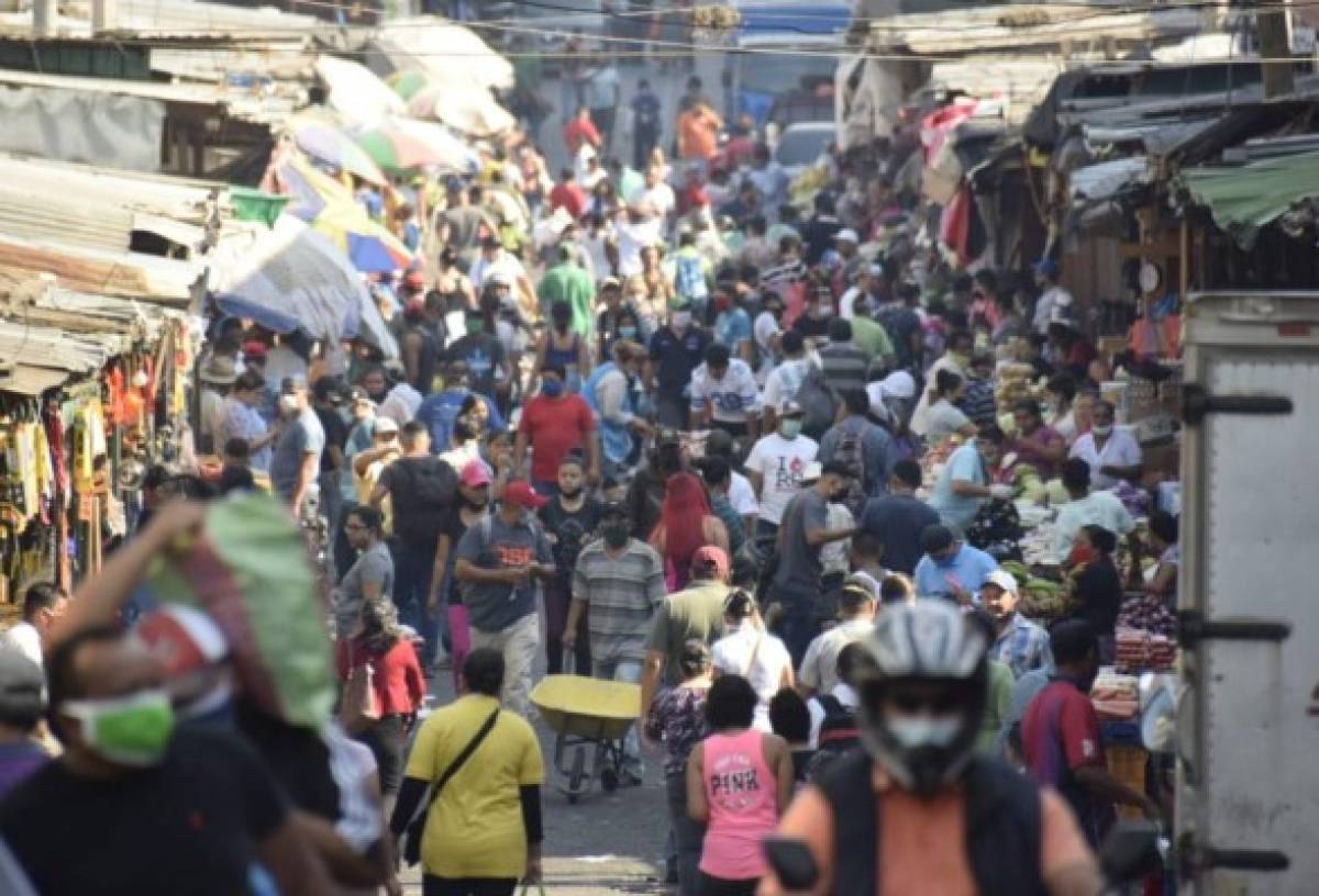 Mercados de Tegucigalpa lucen abarrotados una vez más pese al brote de coronavirus