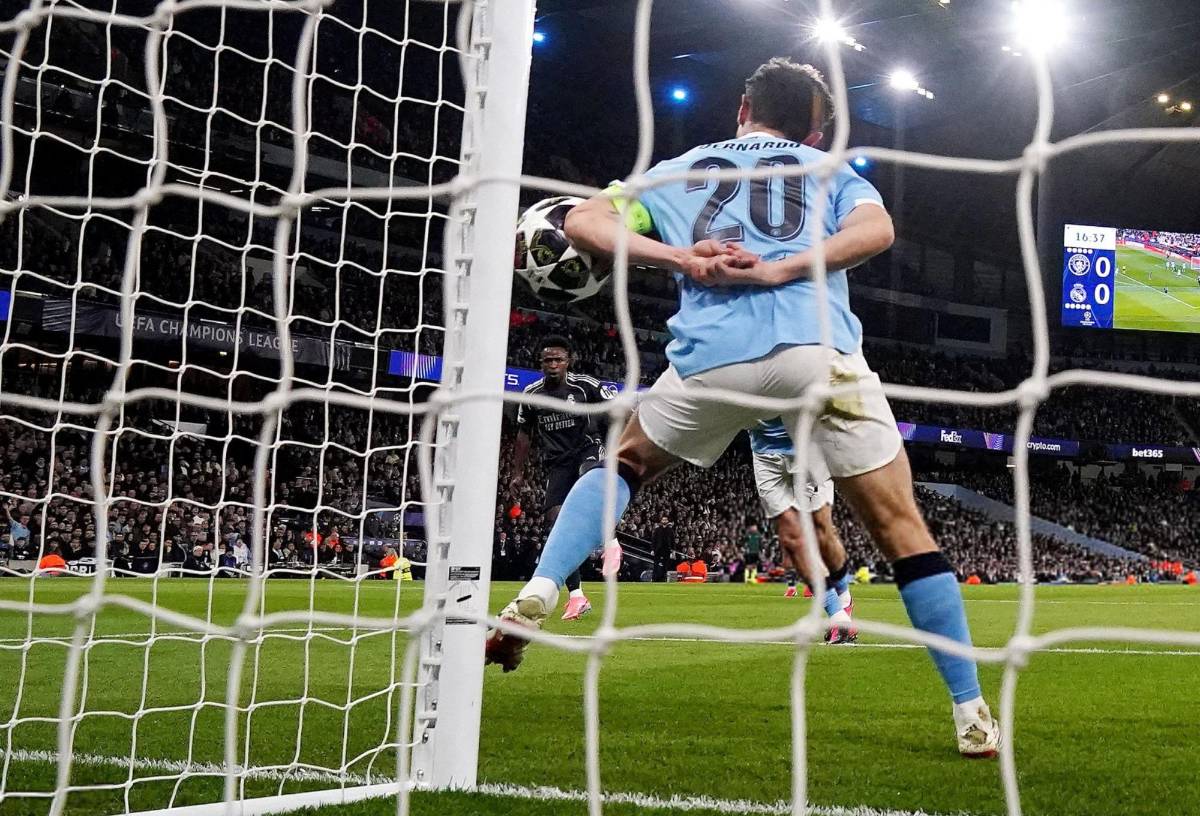 Vio la roja por primera vez, la burla de Vinicius al City y lo que ocurrió con Courtois; así fue la vuelta de Mbappé