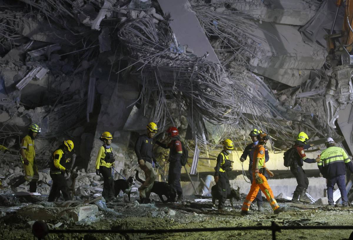 Las catastróficas imágenes del terremoto en Birmania y Tailandia: Llevamos más gente al cementerio que al hospital