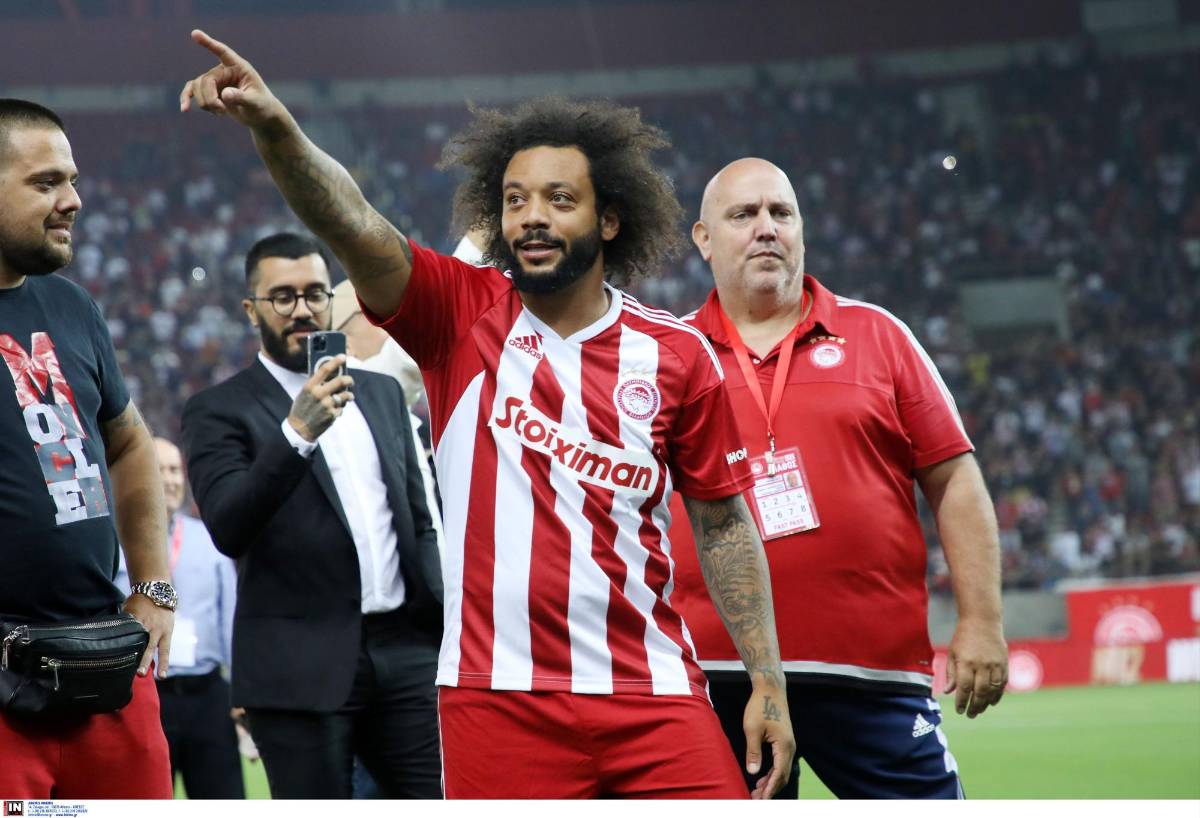 El nuevo dios del Olimpo: la brutal presentación de Marcelo con el Olympiacos de Grecia y bailando junto con sus hijos