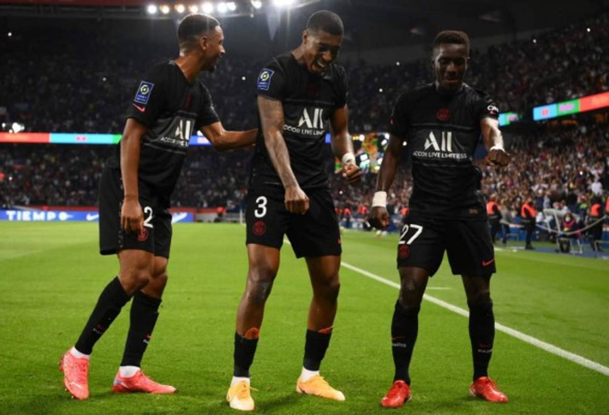 PSG sigue intratable en la Ligue 1 y así fue captado Messi en uno de los palcos; su bonito gesto con una niña