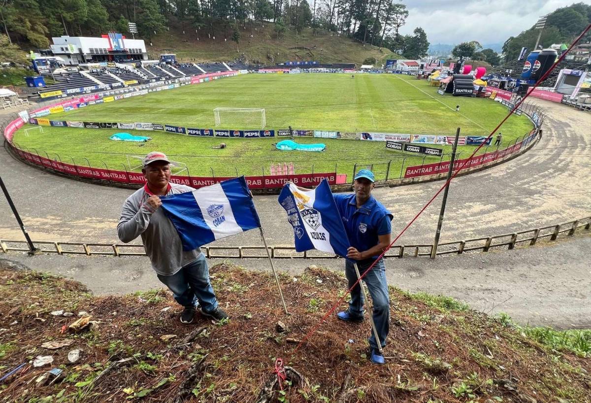 El estadio de Guatemala donde la gente se sienta a ver los partidos en las faldas de una montaña: ¡Una auténtica belleza!