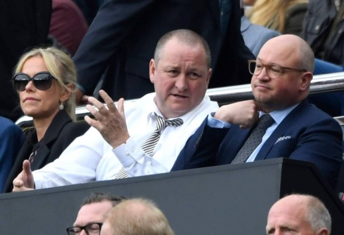 Ocho mansiones y hasta helicóptero: La millonaria vida Mike Ashley, quien venderá al Newcastle