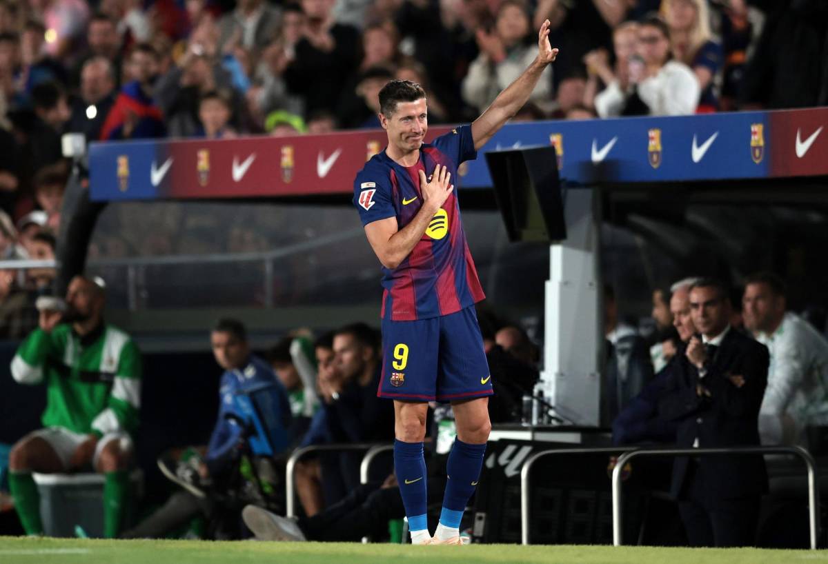 Lewandowski dice adiós al Camp Nou y llora con su mujer: su emotiva despedida
