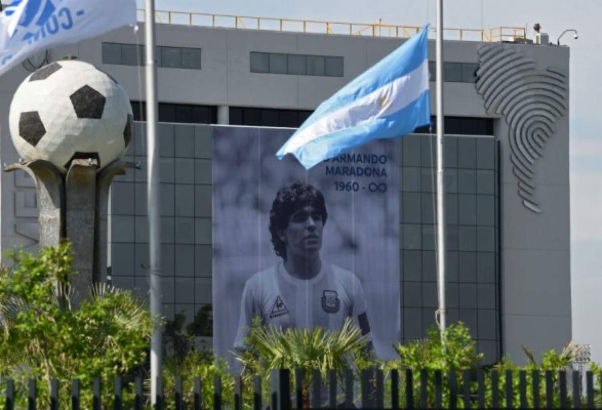 Sigue la tristeza y los homenajes: Las nuevas imágenes por el mundo del adiós a Maradona