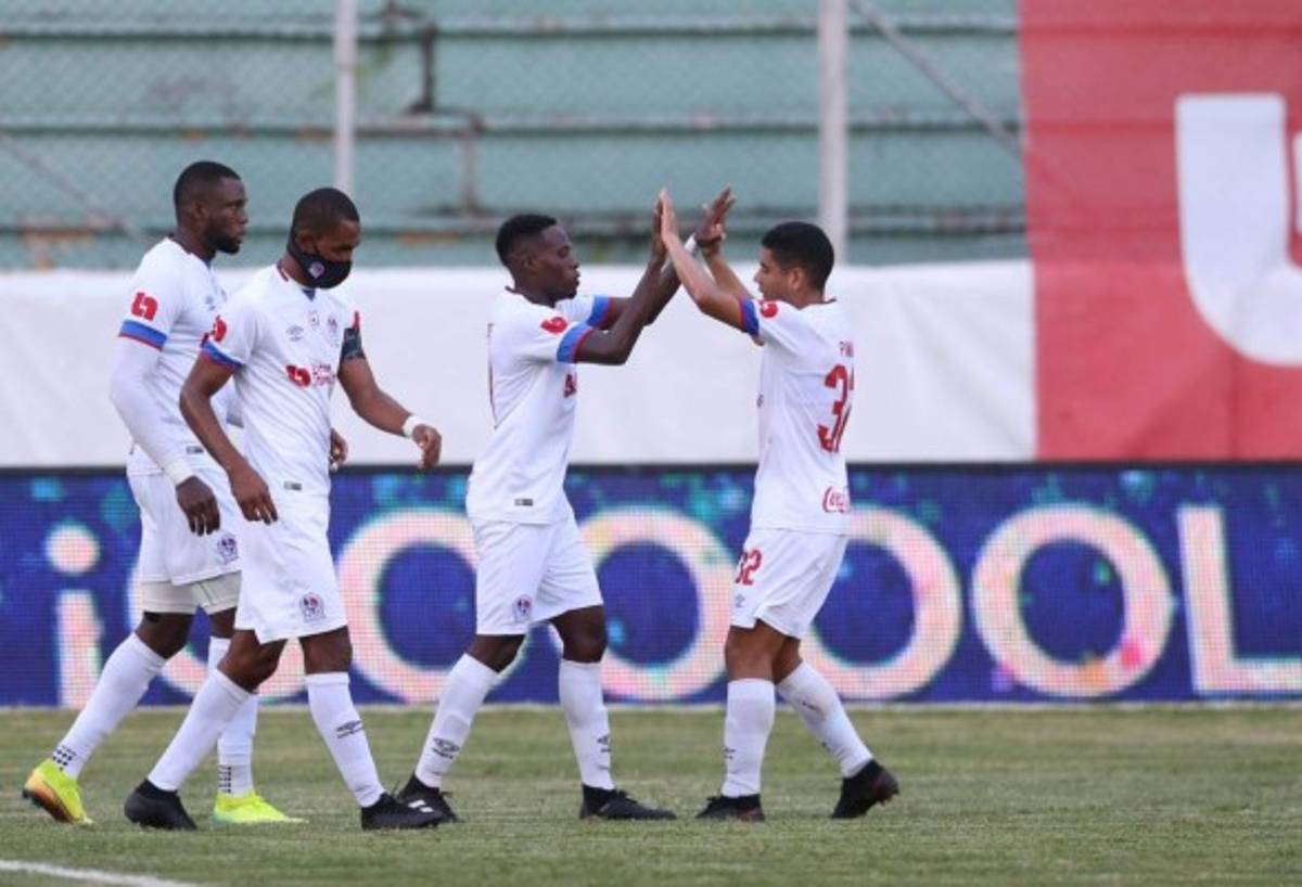 Las fotos exclusivas de la boda del futbolista de Olimpia 'Flecha' Bernárdez con su novia Gabby Corea