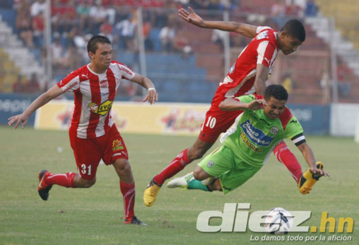 Polémico juego en La Ceiba Vida-Marathón