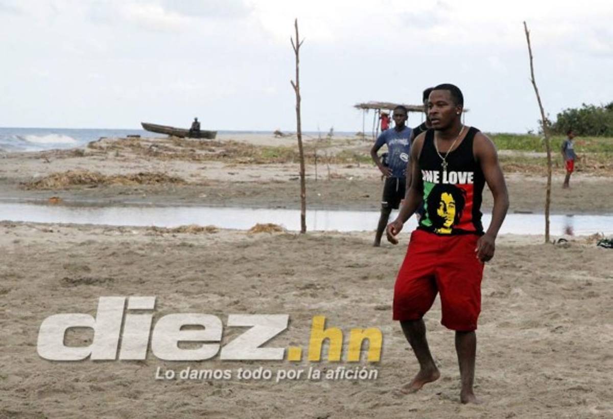 Marvin Chávez disfruta de sus vacaciones en su natal Sambo Creek