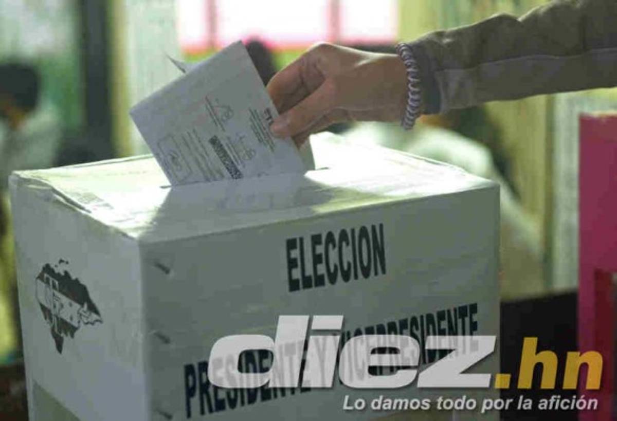 Curiosas: Urnas llevadas a caballo, alcalde se pone a bailar y niños la sensación