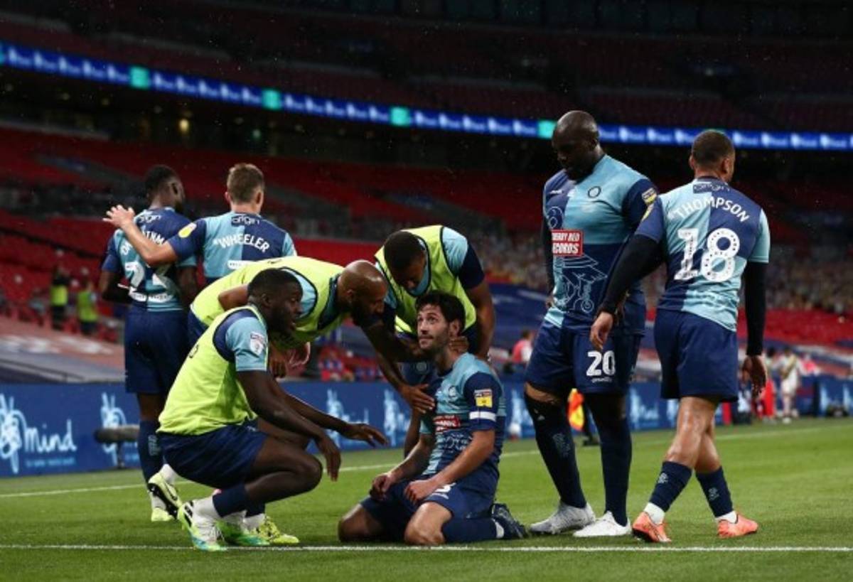 Akinfenwa, el delantero de 220 libras que llevó al Wycombe de la cuarta a la segunda división