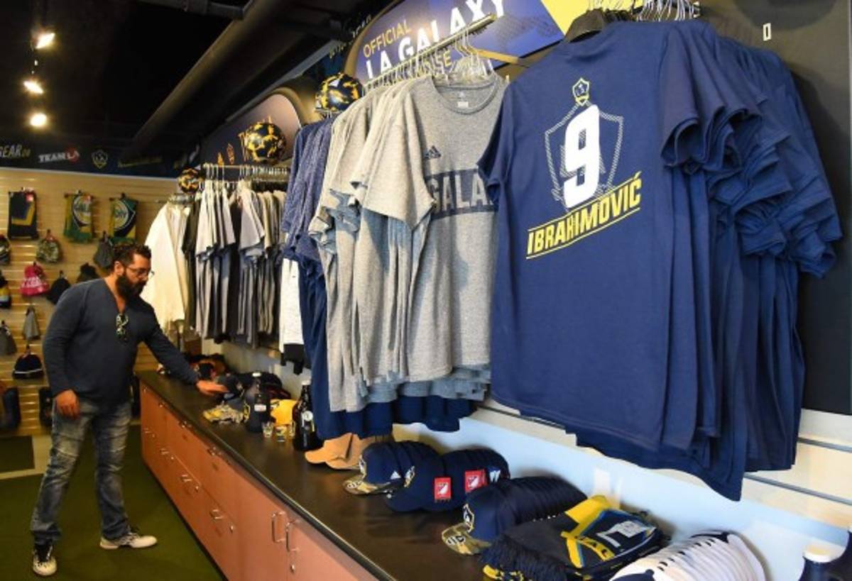 EN FOTOS: 'Ibramanía' en Los Angeles con llegada de Zlatan... ¿Qué se dijo con Jona dos Santos?