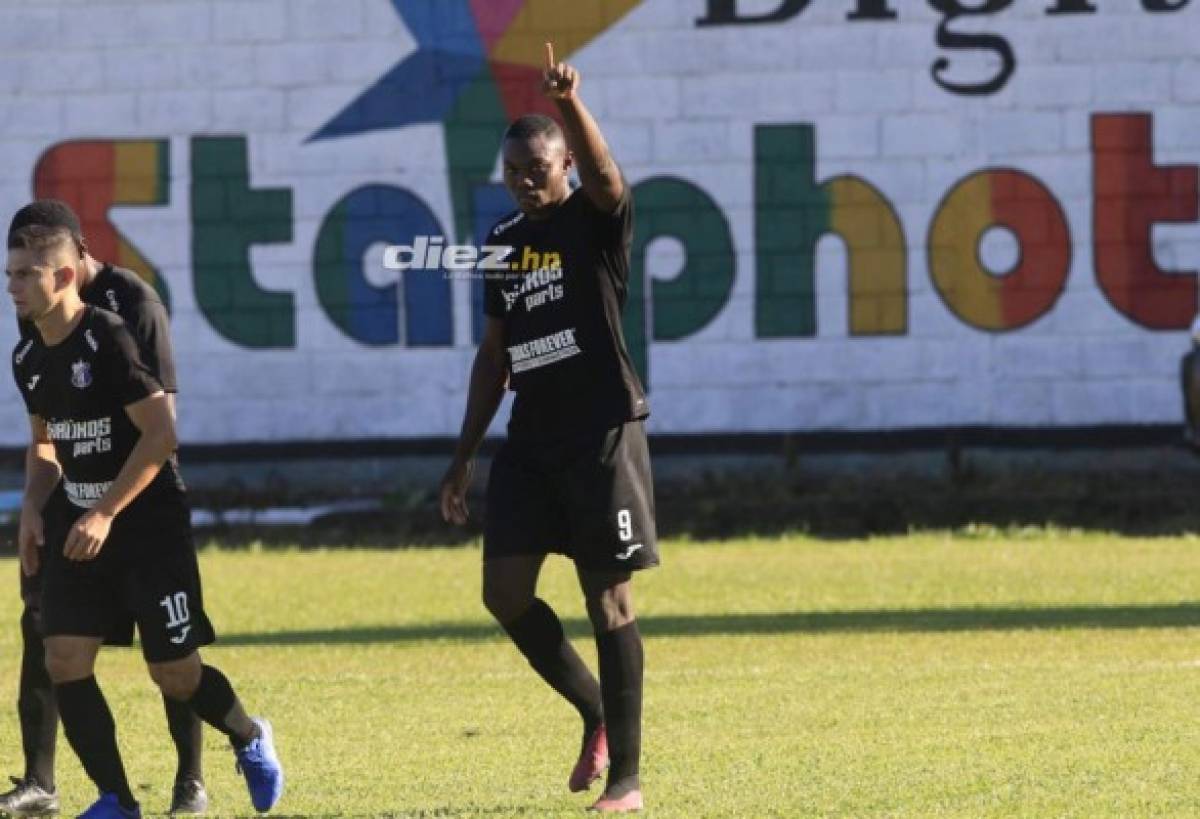 Fotos: Belleza, Golazo de Jeison Mejía en el Excélsior y pancarta contra el racismo