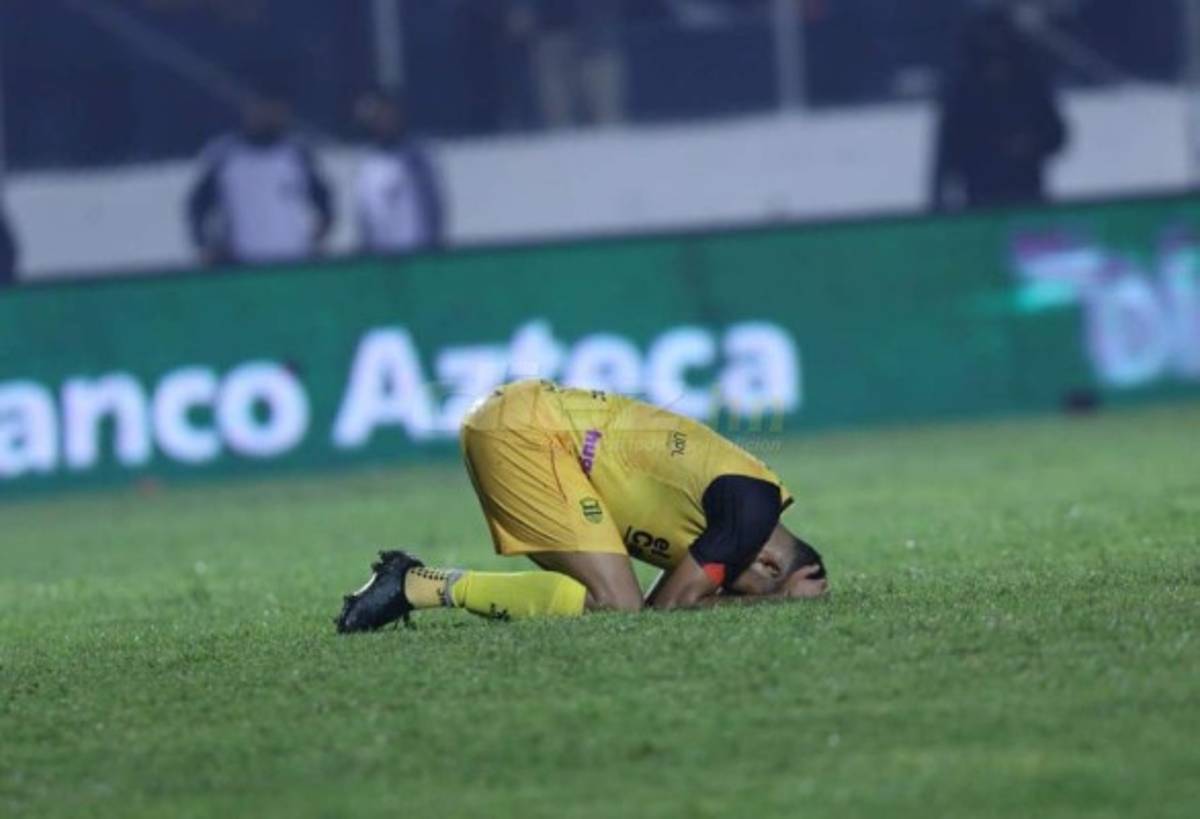 No lo viste en TV: La 'barbie' que apoyó a Real España, el duro lamento de Klusener y así captaron al Bolillo Gómez