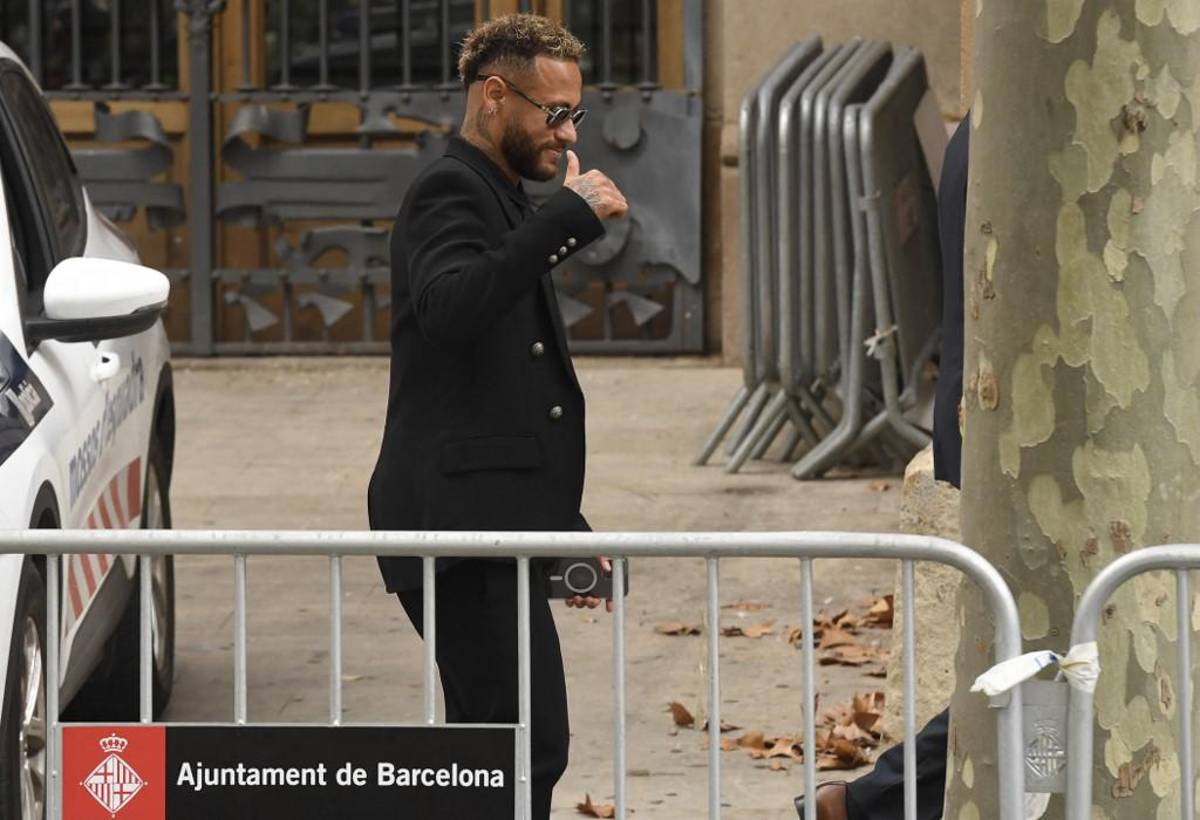Así fue captado Neymar en Barcelona para aclarar el escándalo que sacude su carrera a pocos días del Mundial de Qatar