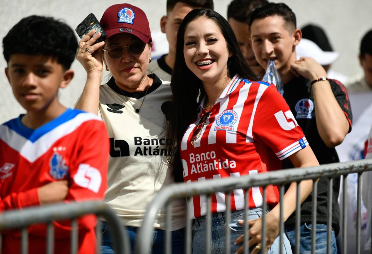 ¿Quién es la aficionada de la Máquina que se roba las miradas? Bellezas adornan la final entre Olimpia y Real España