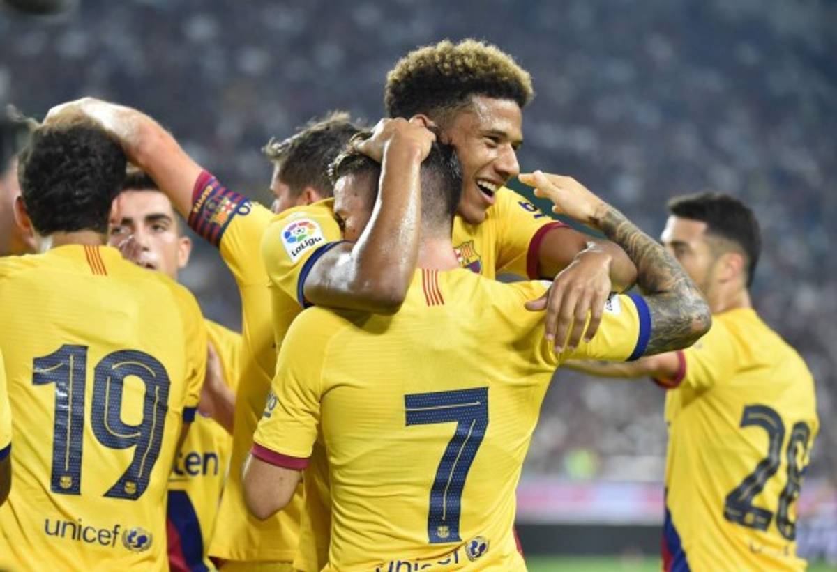 Fotos: El nuevo '7' del Barcelona, Iniesta y la emotiva noche en Japón