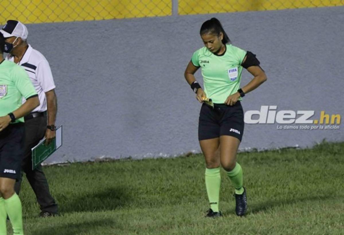 Fotos: La bronca de Obed con Carlos Pineda y el portero del Real de Minas que jugó de delantero