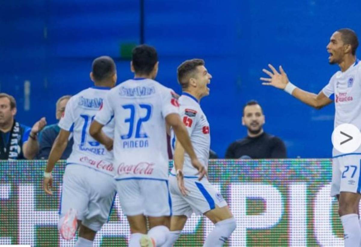 Patón Mejía no se resiste y da tremendo abrazo a Titi Henry: Las imágenes del Impact-Olimpia