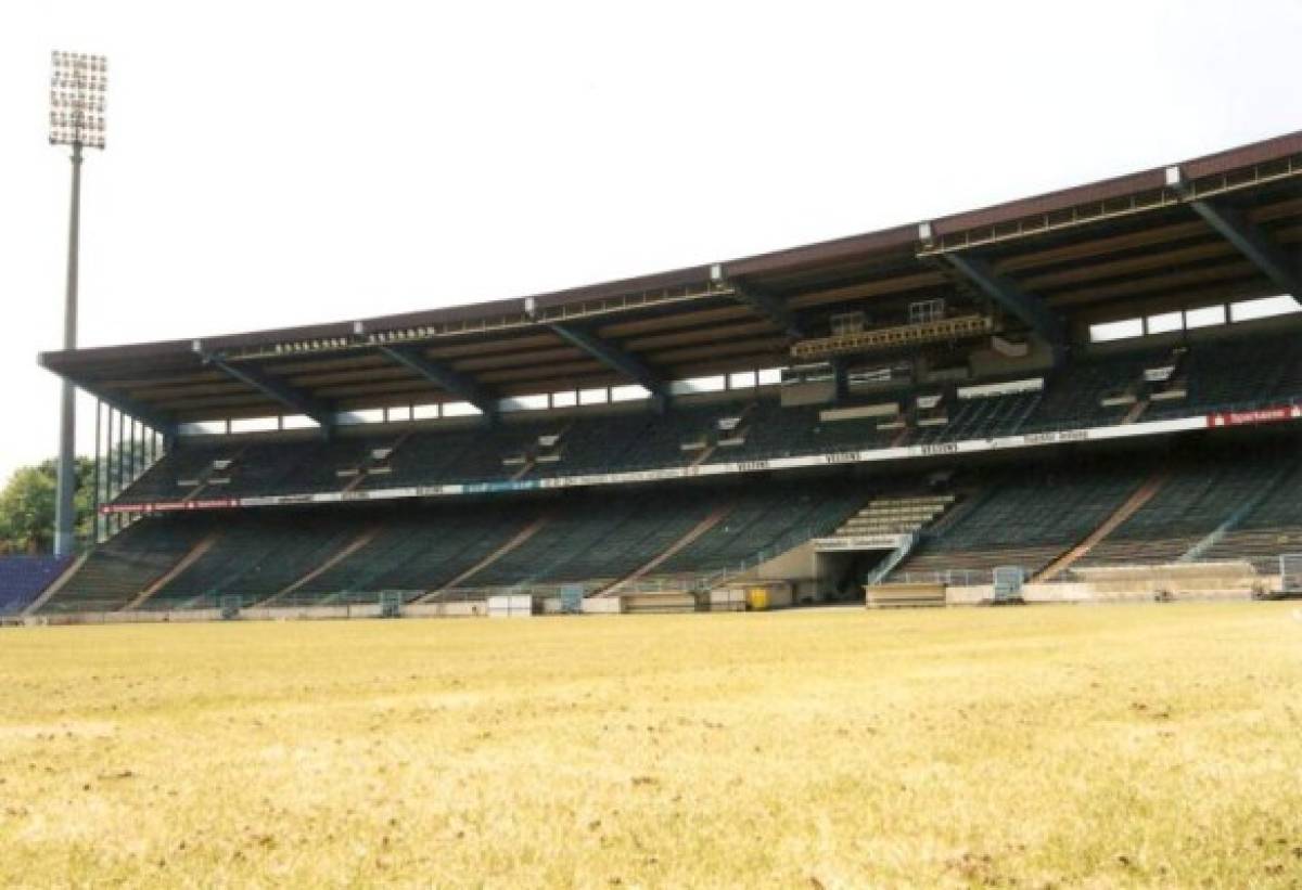 Estadios mundialistas que han sido demolidos y otros están abandonados; dos de Sudáfrica y uno en Brasil