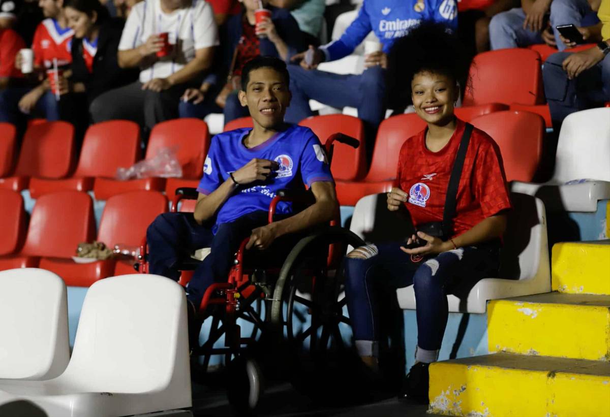 La bella barbie en el Nacional, el show de la Ultra Fiel y se burlan del Motagua en la previa del Olimpia-Cartaginés