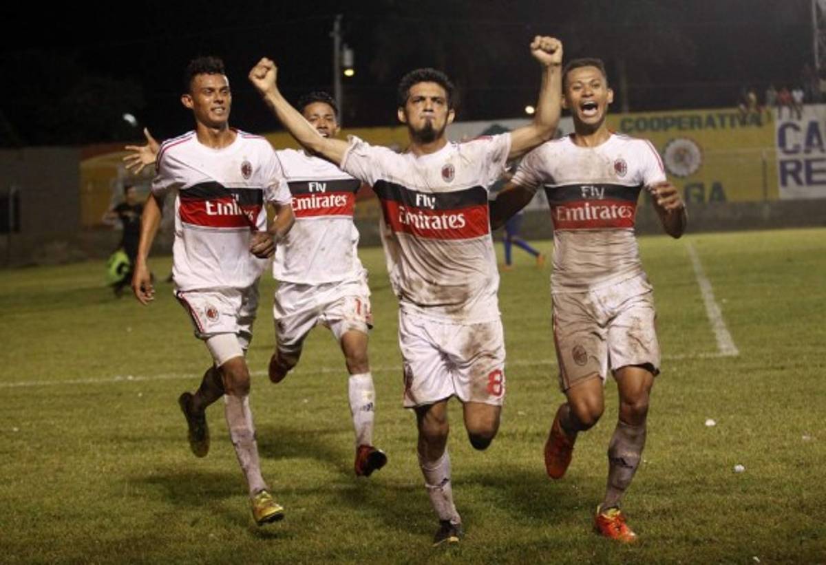 Barcelona, Milan, Juventus... Clubes hondureños que han improvisado con uniformes de otros equipos