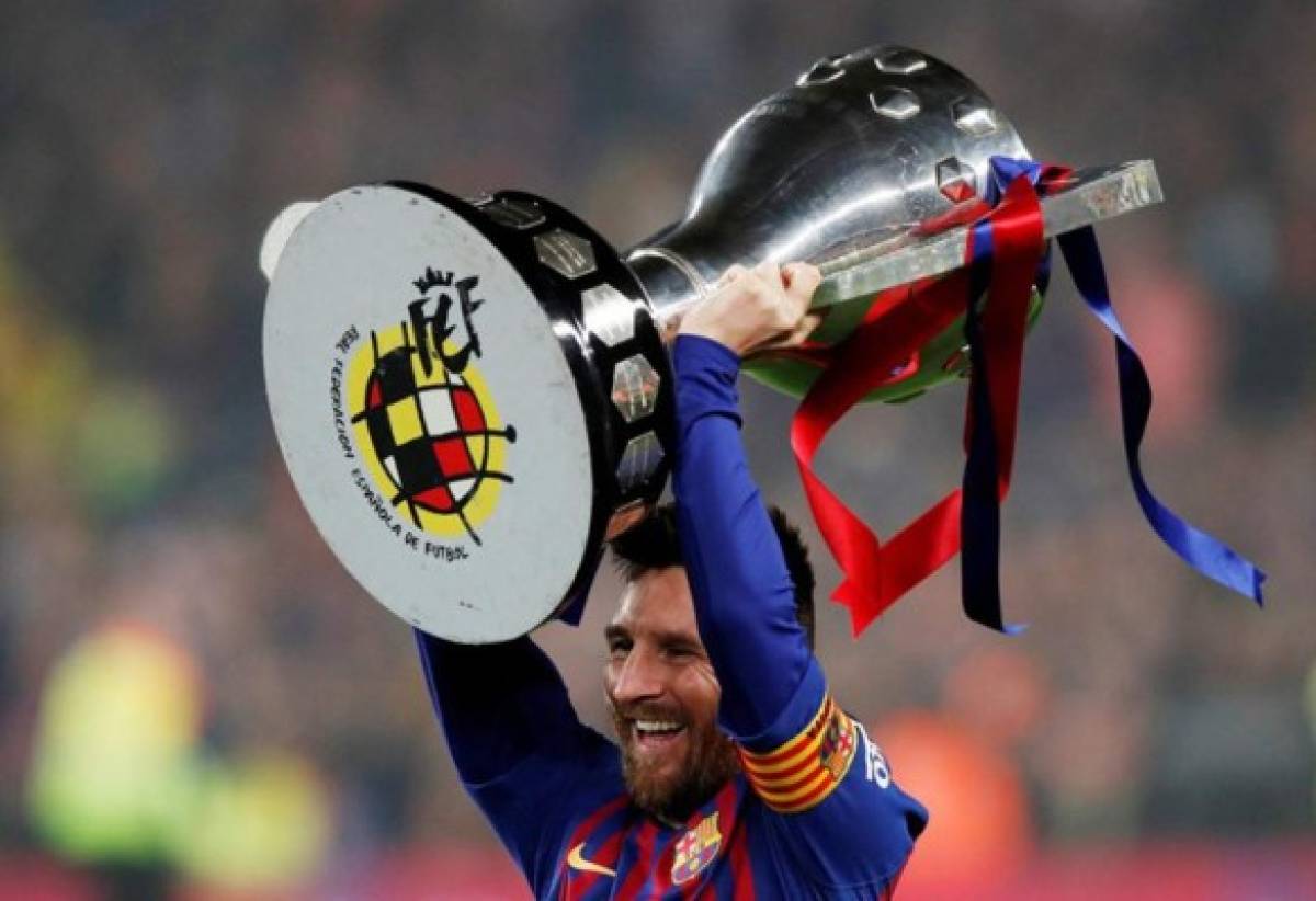 Fiesta, cariño y muchas fotografías: Así celebraron las parejas de los jugadores del Barcelona el título Liga   