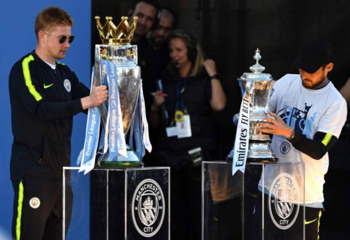 ¡La locura del Manchester City tras conquistar todo en el fútbol inglés!