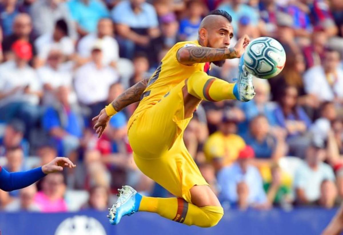 Frustración y dedicatoria de Lionel Messi, Vidal con 'voladora' en la remontada Levante sobre Barcelona