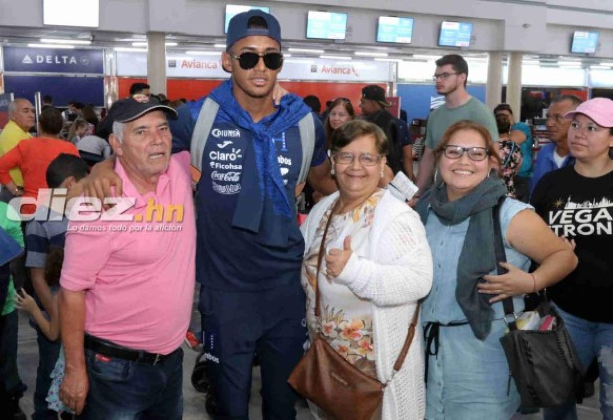 Día de 'selfies' y de la familia Róchez: así fue la salida de la Selección de Honduras