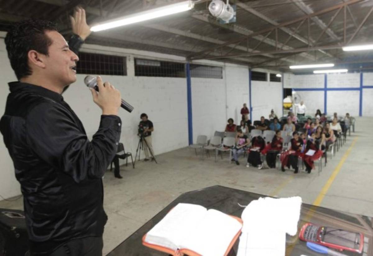 Pastores y sacerdote: Los futbolistas hondureños que entregaron su vida a Dios