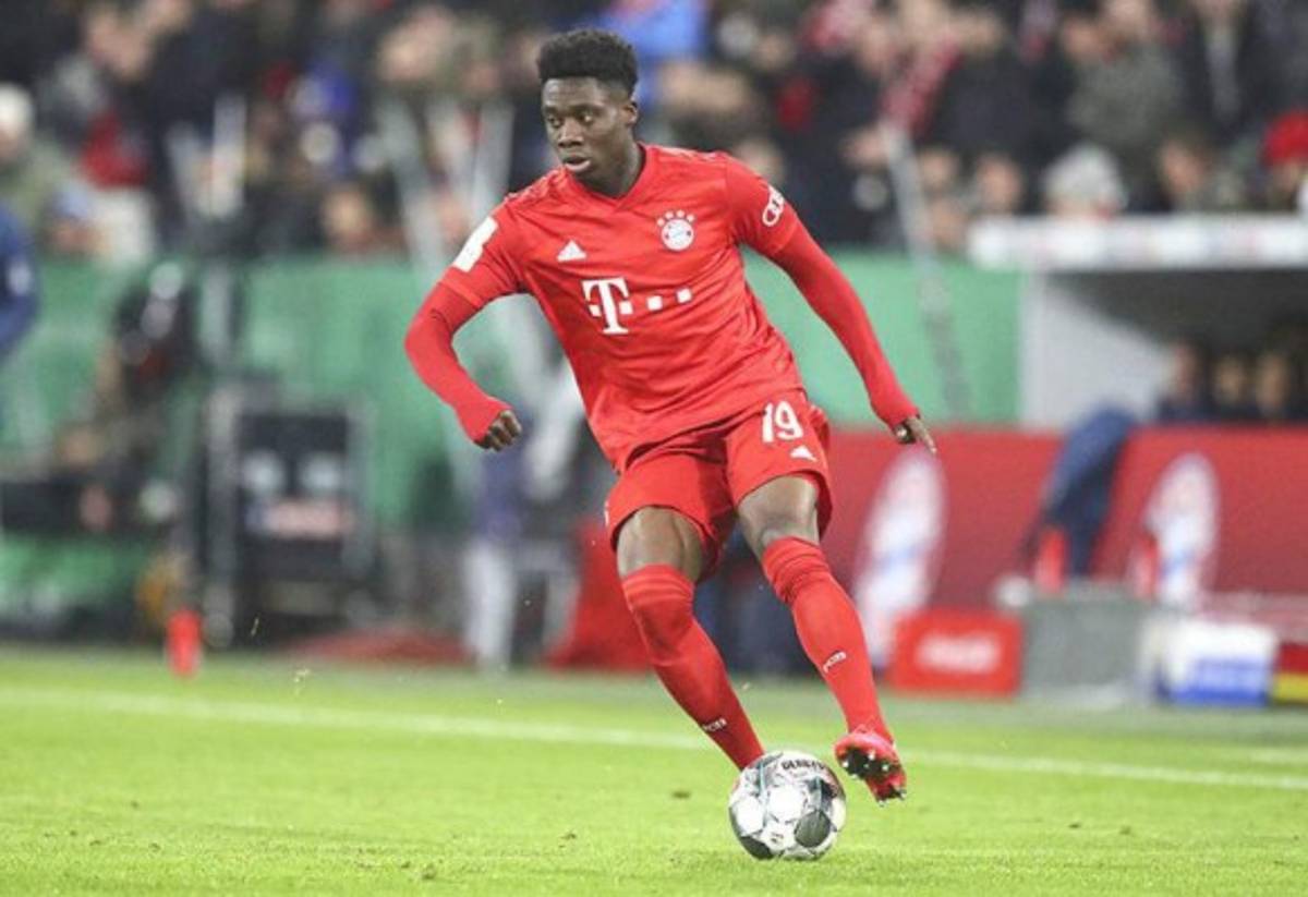 Alphonso Davies, de nacer en un campo de refugiados, a hacer historia eliminando al Barcelona de Messi