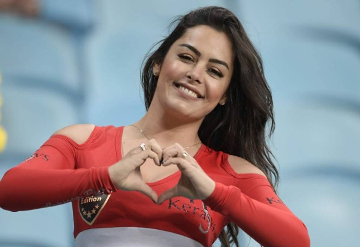 Larissa Riquelme se roba los suspiros en el Brasil-Paraguay de la Copa América, ¿Quién es su nueva amiga?