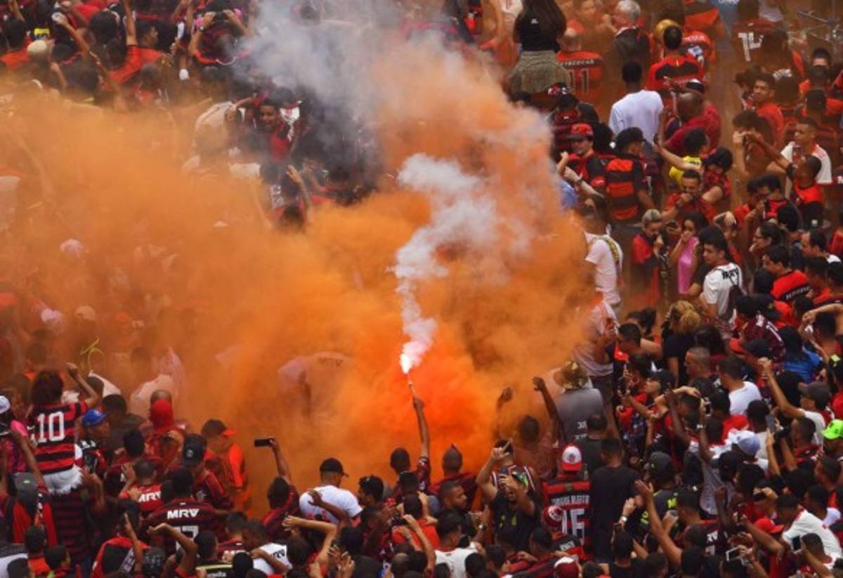 Eufórica celebración del Flamengo en Río de Janeiro tras ganar la Copa Libertadores