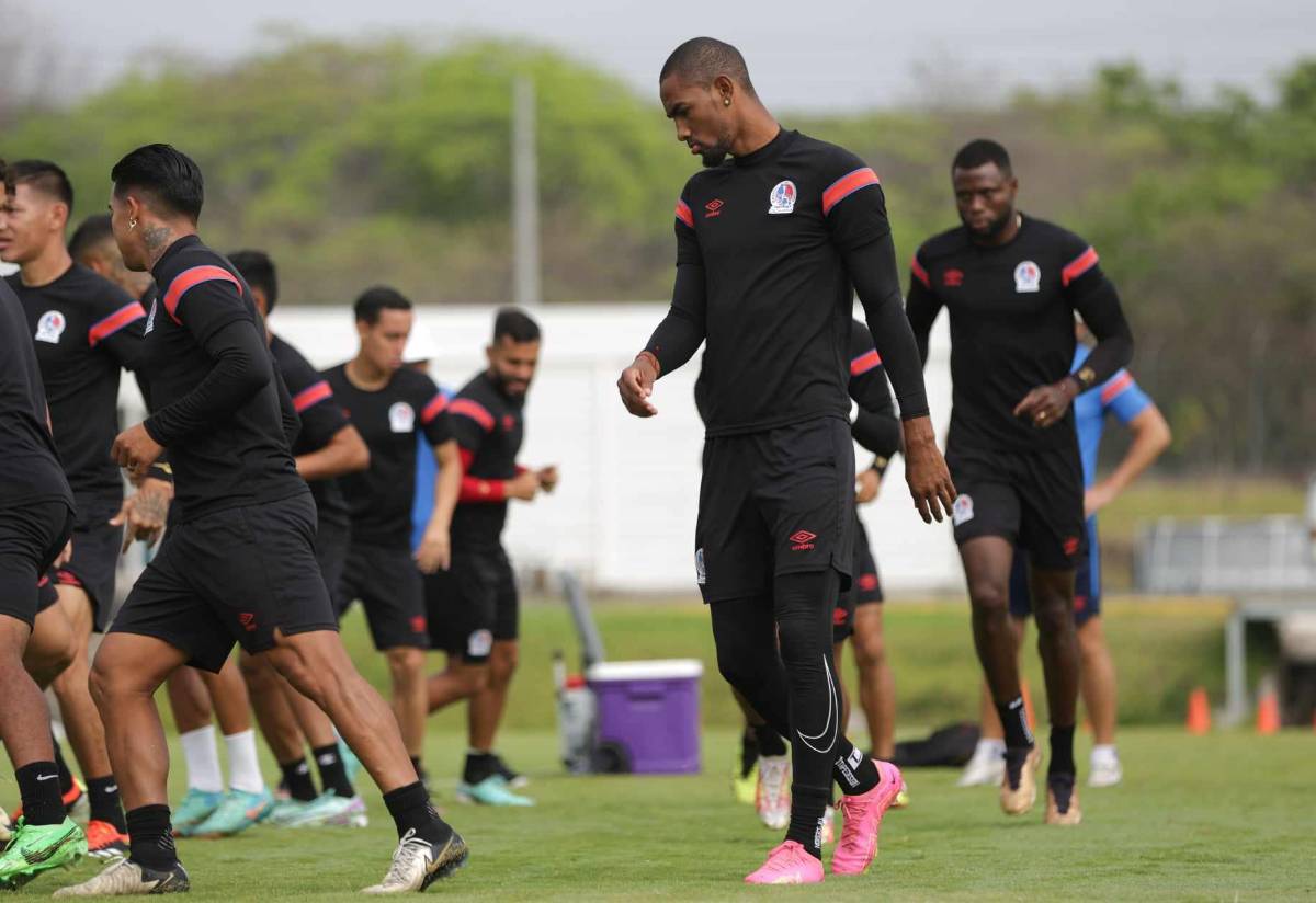 La última práctica de Olimpia antes de la final con Marathón: Troglio concentrado y el que entrenó por separado