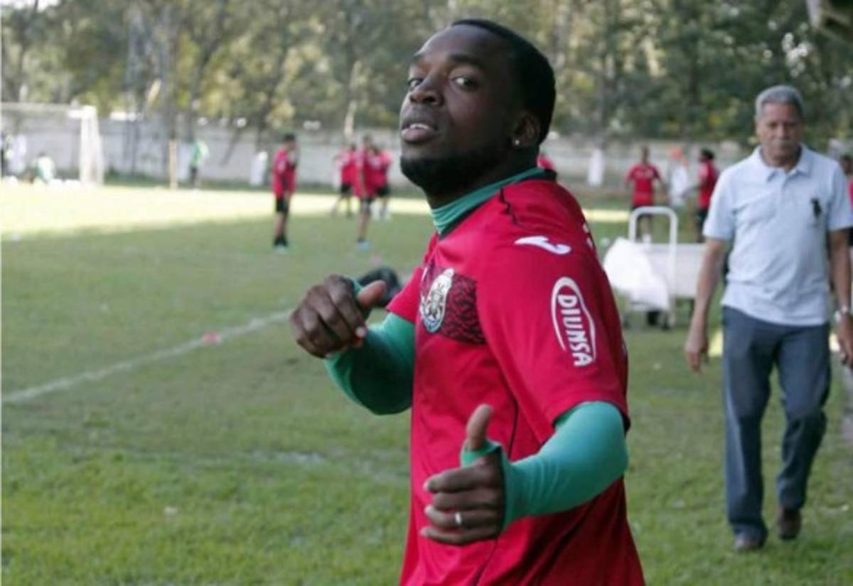 Futbolistas hondureños que poco a poco se van alejando de las canchas