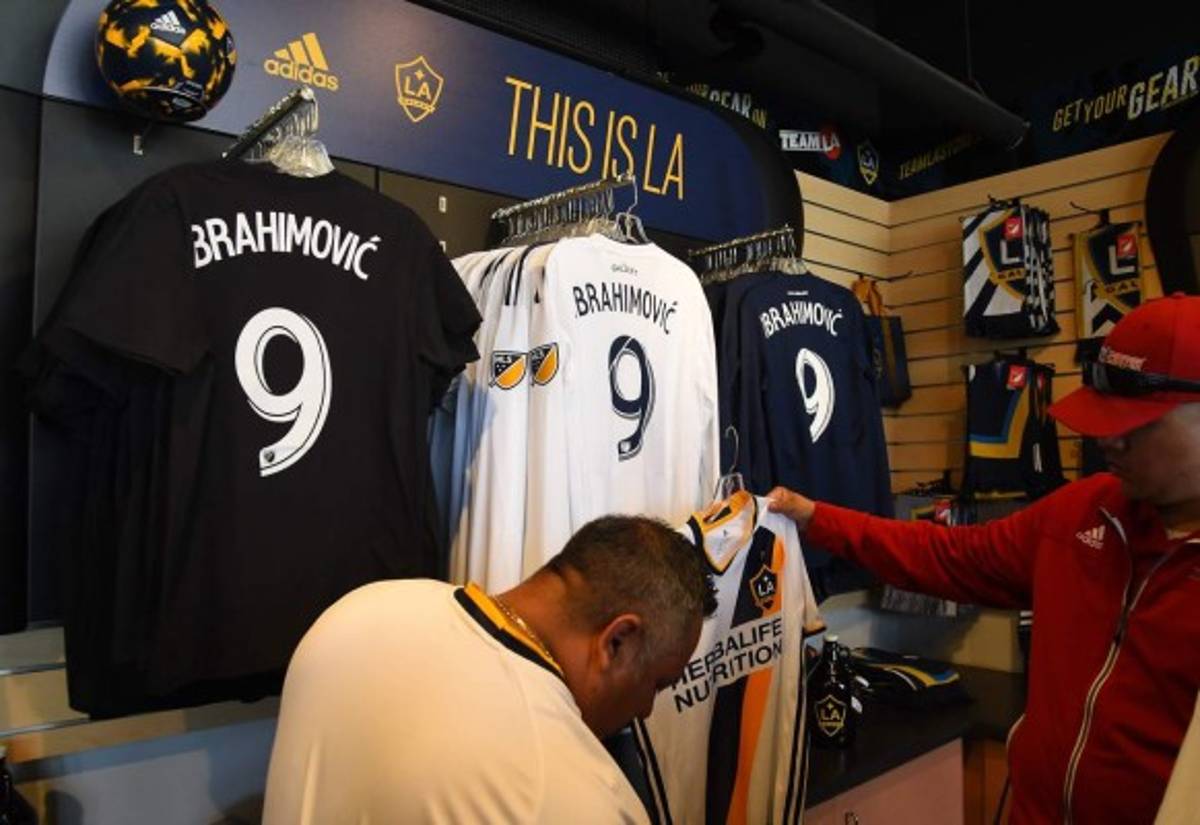 EN FOTOS: 'Ibramanía' en Los Angeles con llegada de Zlatan... ¿Qué se dijo con Jona dos Santos?