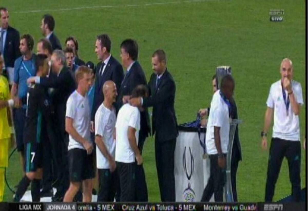 LO MÁS CURIOSO: ¿Qué hacía CR7 en la banca? el frío saludo de Mourinho con los madridistas