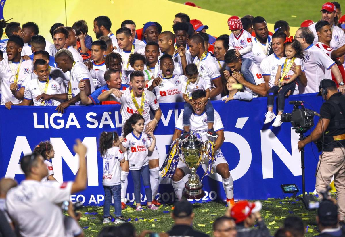 El Olimpia ganó el campeonísimo en su primero de los títulos de Pedro Troglio al mando del equipo capitalino y podría cerrar 2021 con el tetracampeonato.